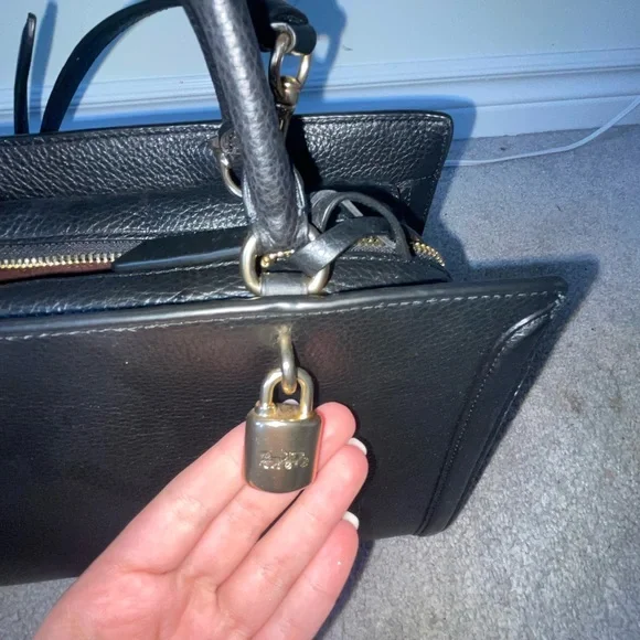 Authentic Coach Purse - Picture 5 of 9